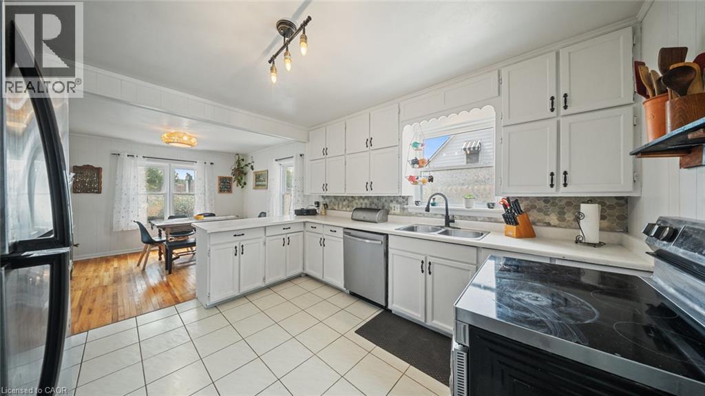 509 Queensway W Property Photo 13