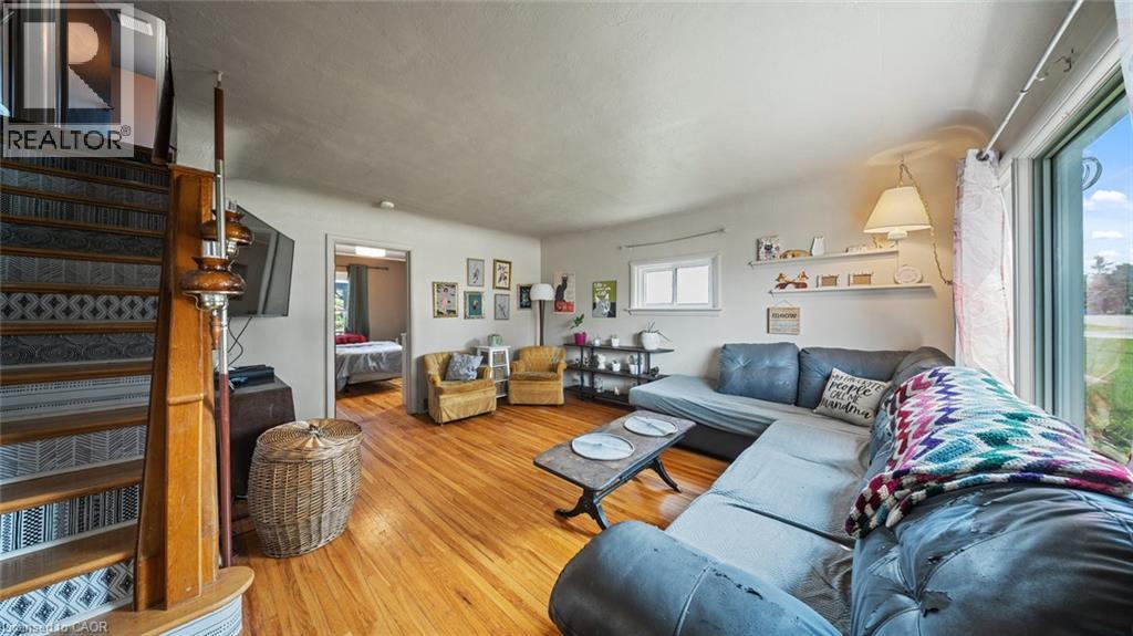 509 Queensway W Property Photo 16