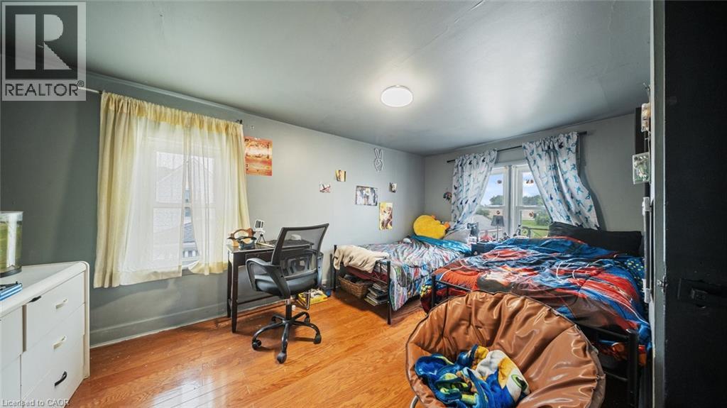 509 Queensway W Property Photo 19