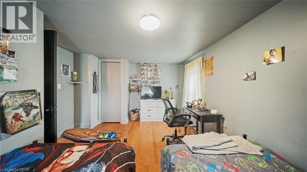 509 Queensway W Property Photo 20