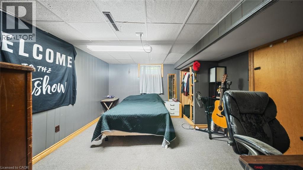 509 Queensway W Property Photo 24
