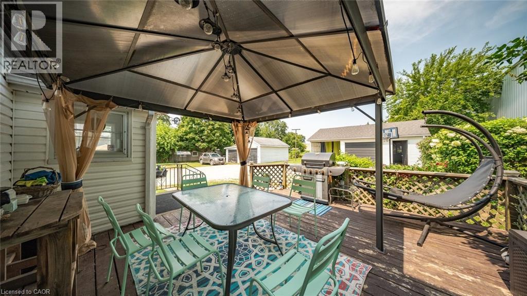 509 Queensway W Property Photo 29