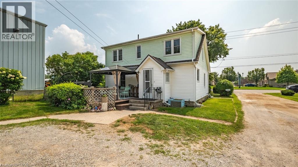 509 Queensway W Property Photo 30