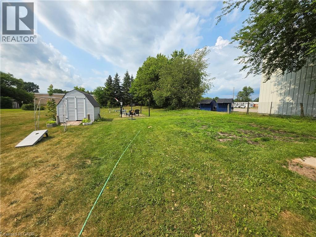 509 Queensway W Property Photo 35
