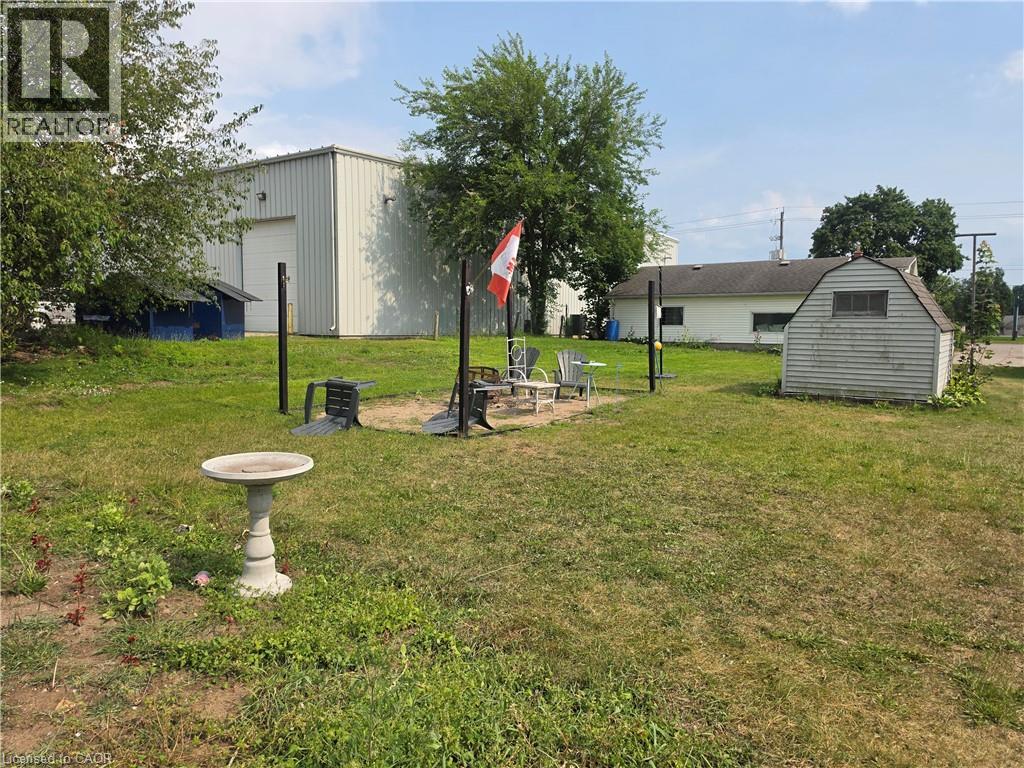 509 Queensway W Property Photo 36