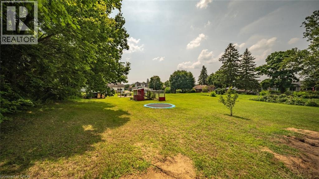 509 Queensway W Property Photo 37