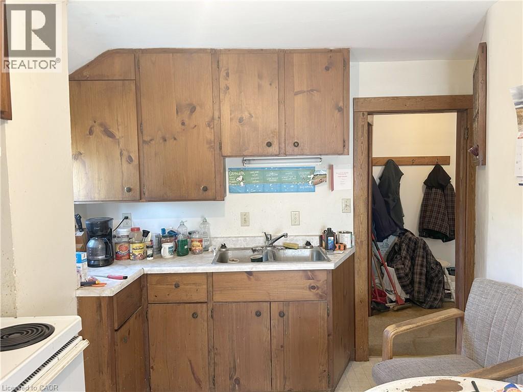 100 - 102 Stanley Street Property Photo 2