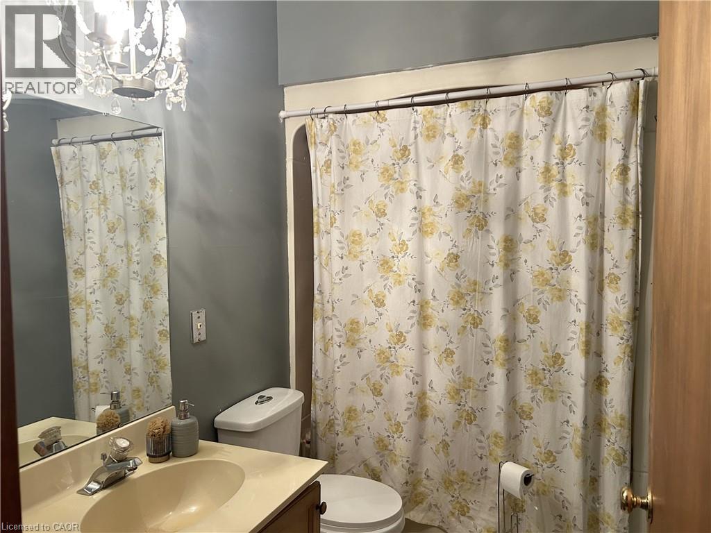 100 - 102 Stanley Street Property Photo 17