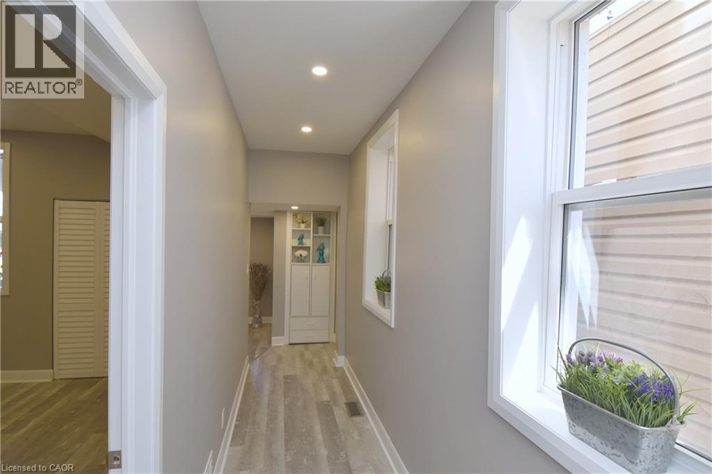 76 Burlington Street E Property Photo 12