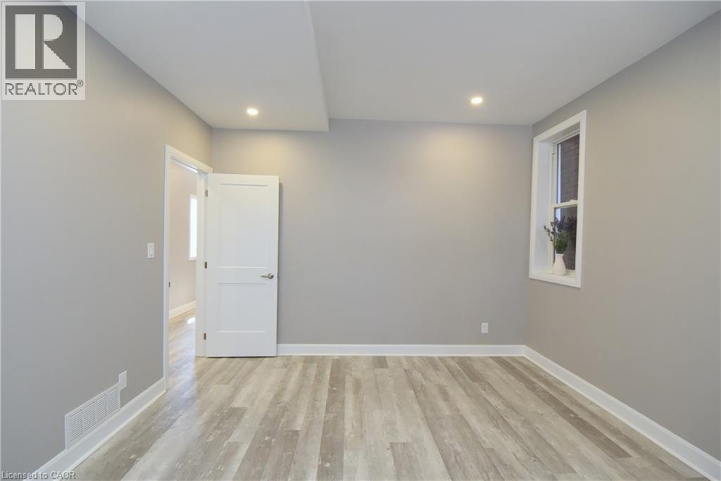 76 Burlington Street E Property Photo 14