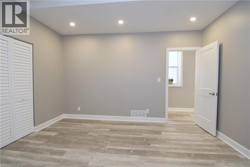 76 Burlington Street E Property Photo 15