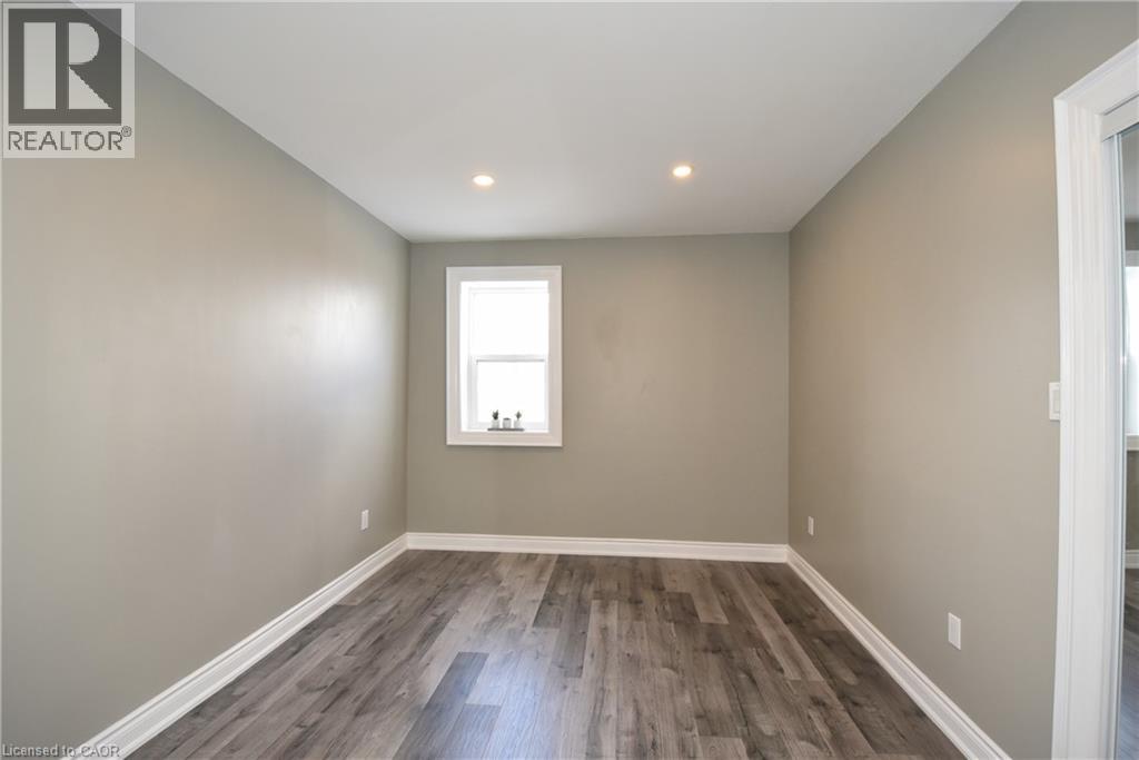 76 Burlington Street E Property Photo 30