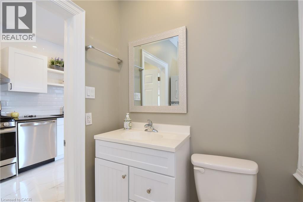 76 Burlington Street E Property Photo 31