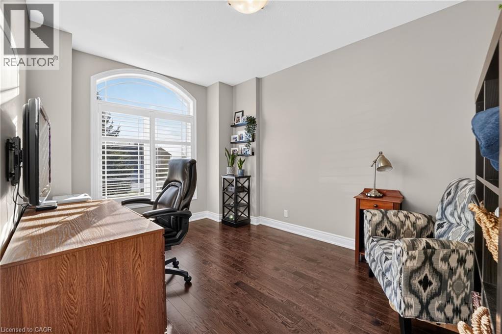 90 Lafayette Street E Property Photo 6
