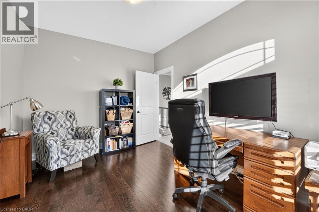 90 Lafayette Street E Property Photo 8