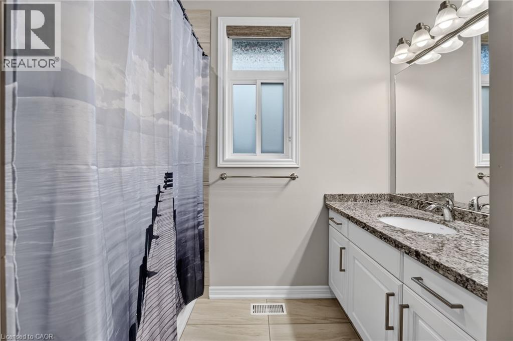 90 Lafayette Street E Property Photo 20