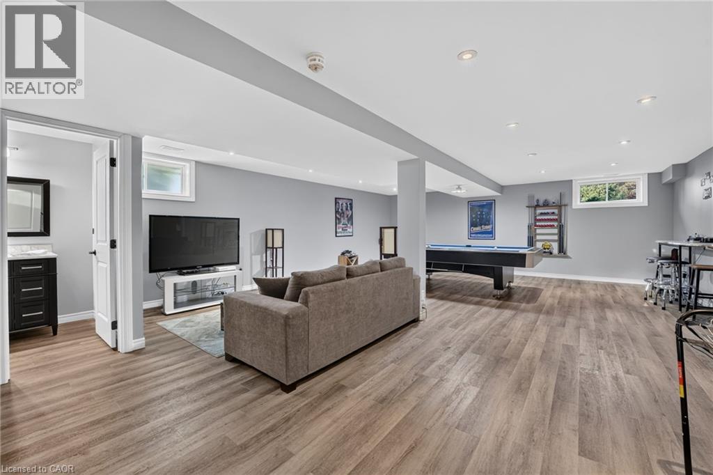 90 Lafayette Street E Property Photo 25