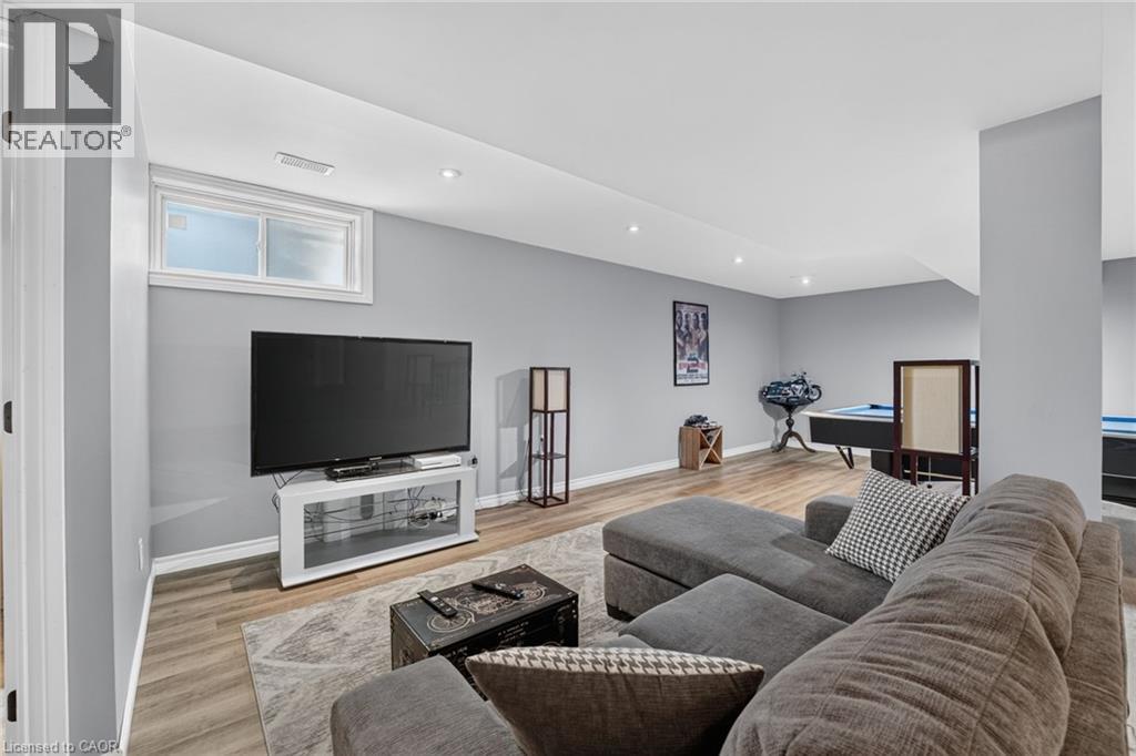 90 Lafayette Street E Property Photo 26