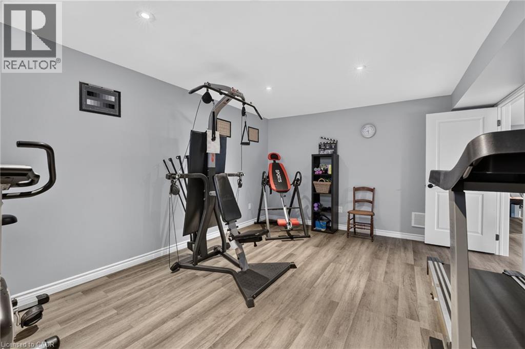90 Lafayette Street E Property Photo 32