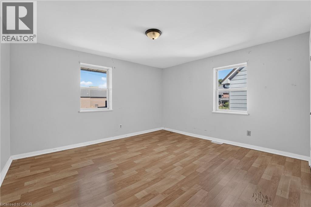 213-215 Maple Street Property Photo 21