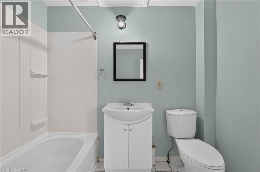 213-215 Maple Street Property Photo 24