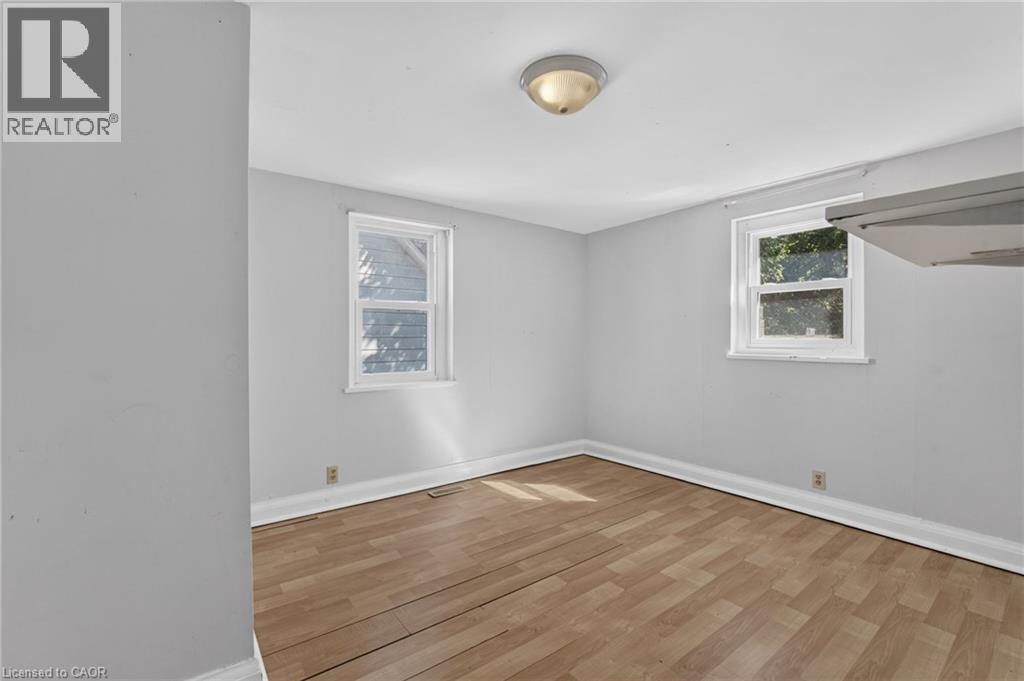213-215 Maple Street Property Photo 28