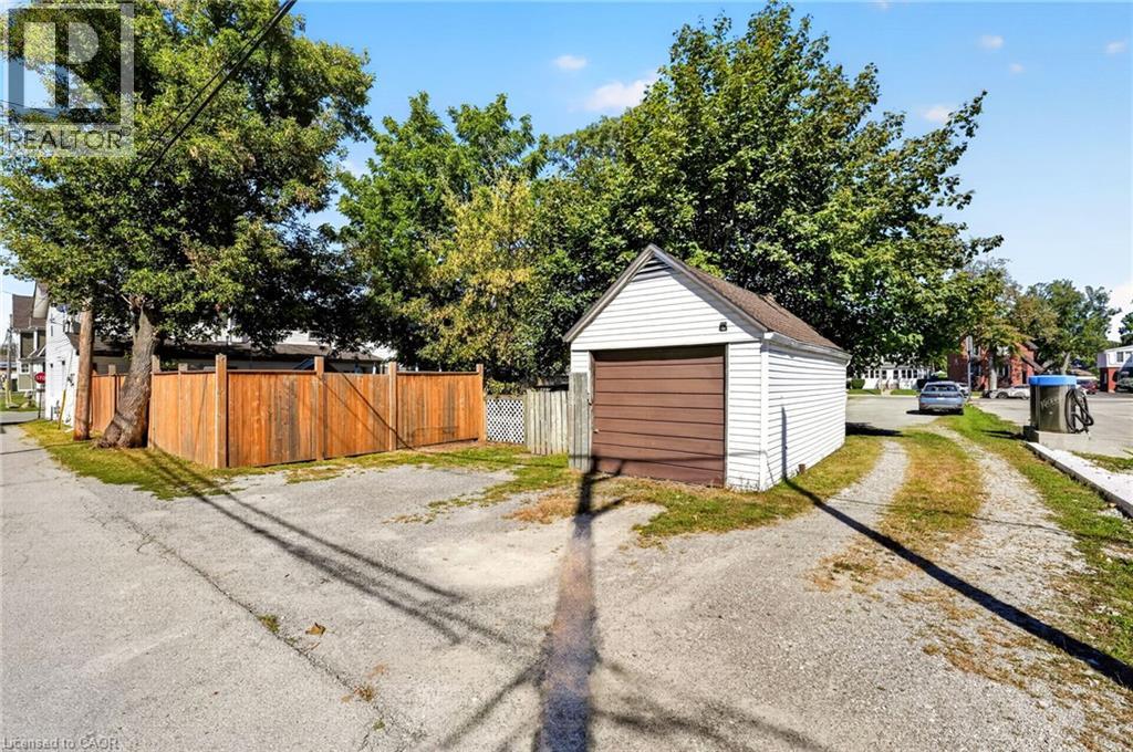 213-215 Maple Street Property Photo 40