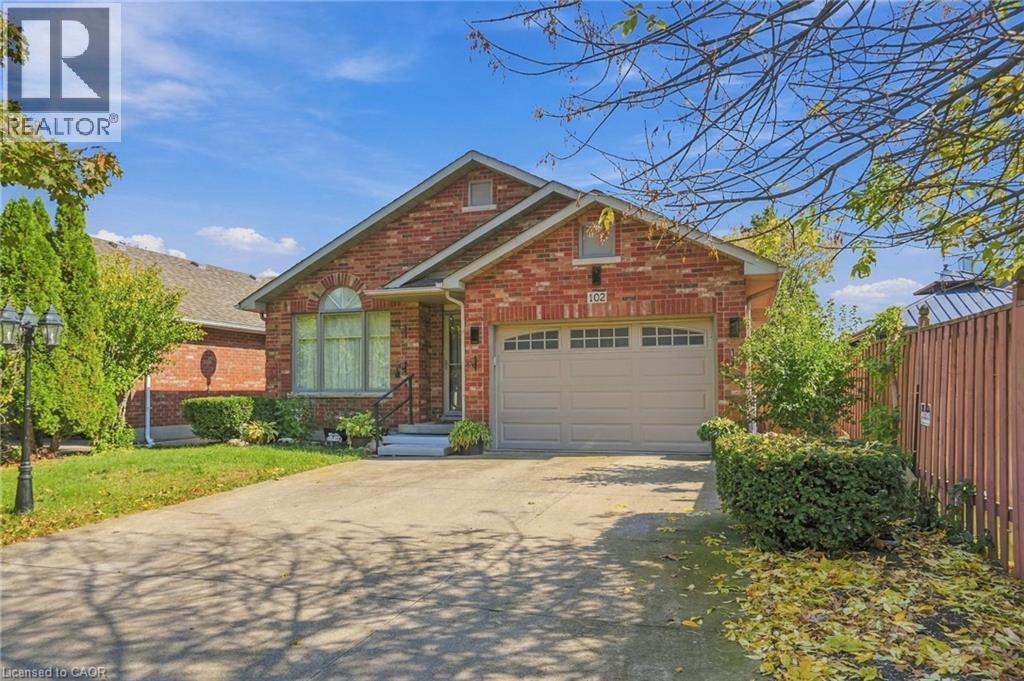 102 Cove Crescent Property Photo 2