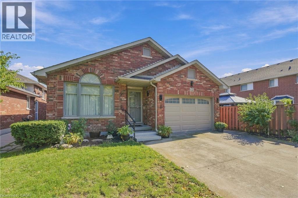 102 Cove Crescent Property Photo 3