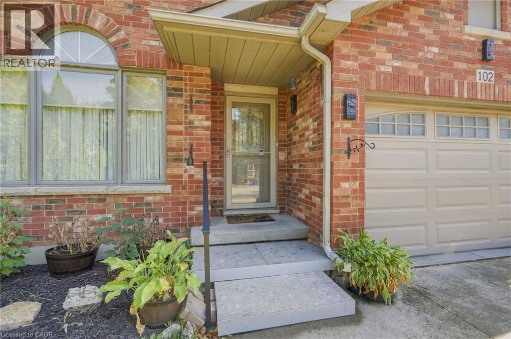 102 Cove Crescent Property Photo 4