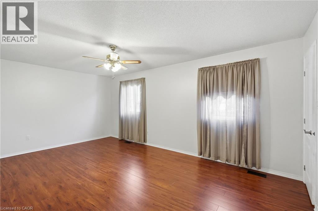 102 Cove Crescent Property Photo 16