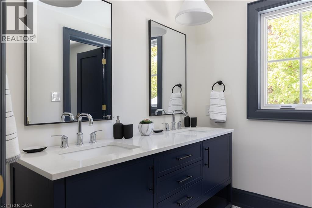 130 Edgecliffe Place Property Photo 36
