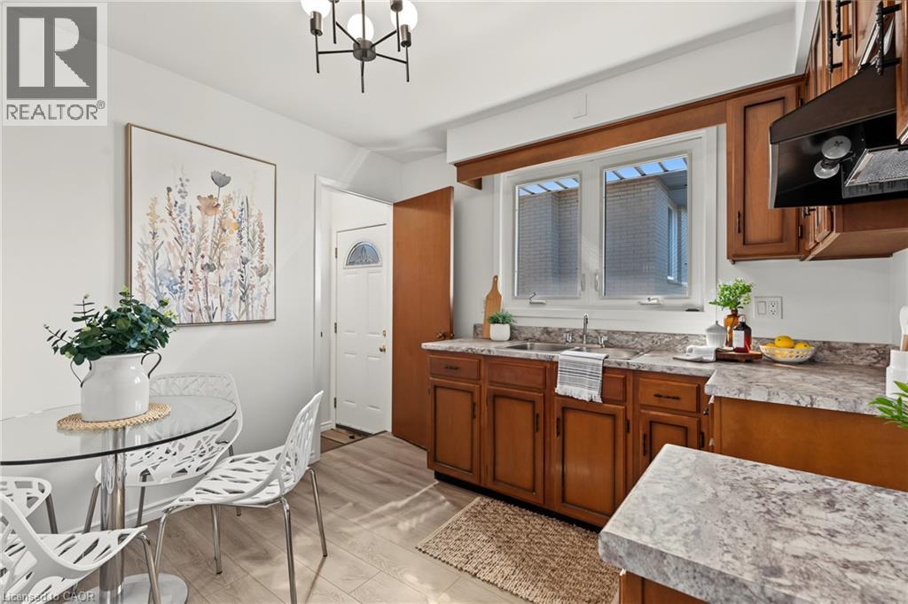 589 Mohawk Road W Property Photo 10