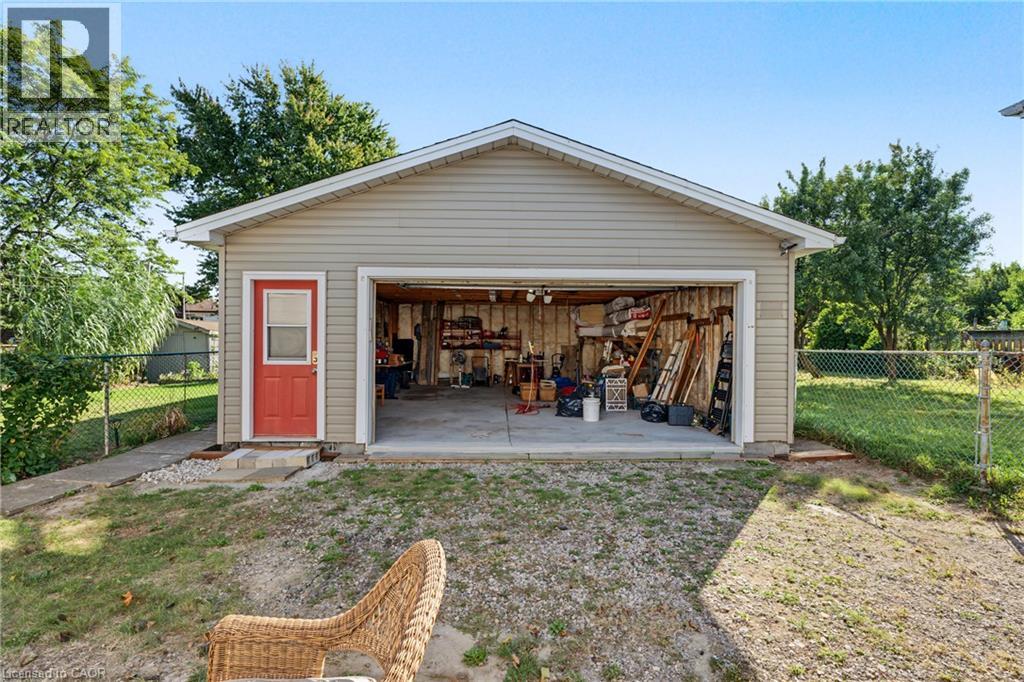 589 Mohawk Road W Property Photo 33