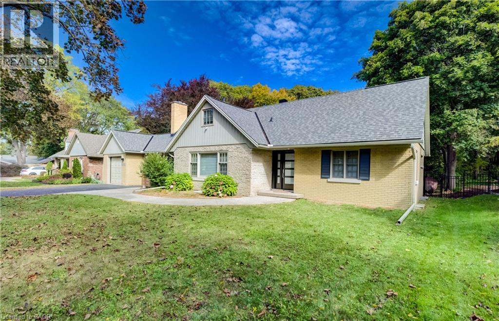 656 Westmount Road W Property Photo 2