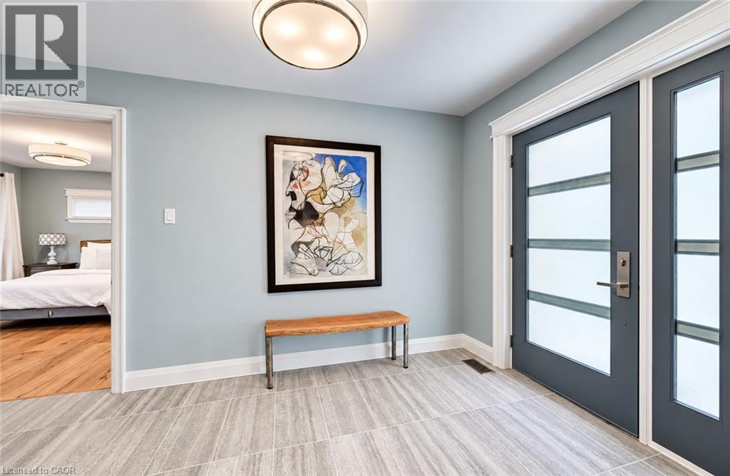 656 Westmount Road W Property Photo 3