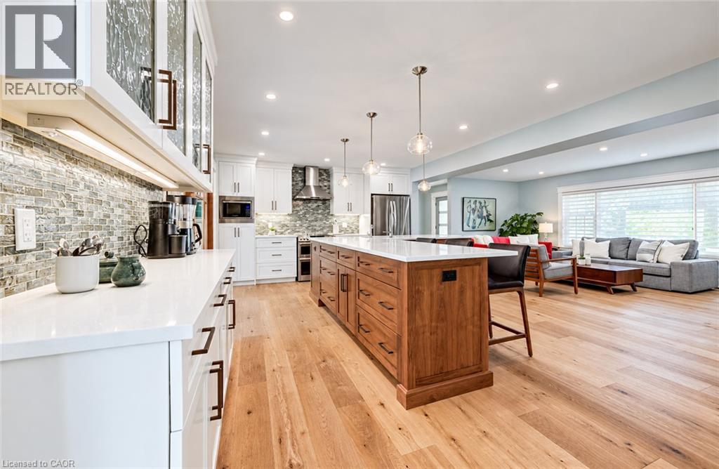 656 Westmount Road W Property Photo 4