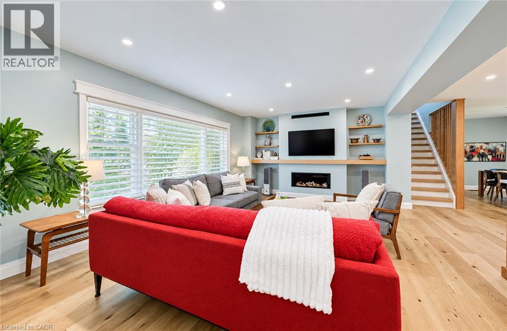656 Westmount Road W Property Photo 6