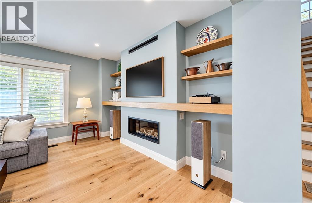 656 Westmount Road W Property Photo 12