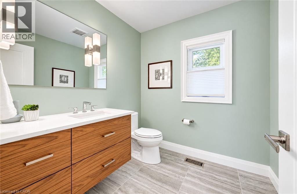 656 Westmount Road W Property Photo 22