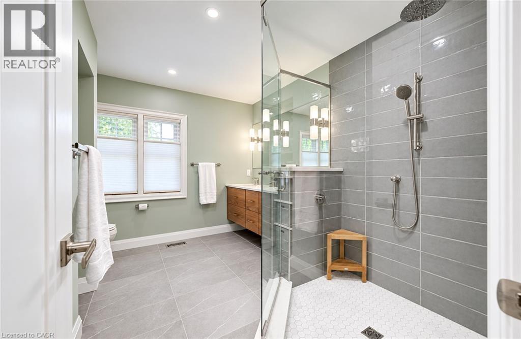 656 Westmount Road W Property Photo 25