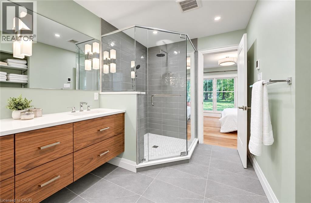 656 Westmount Road W Property Photo 26