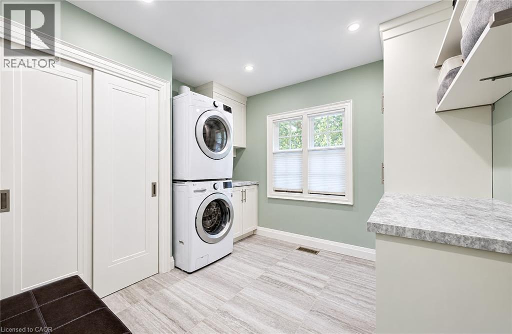 656 Westmount Road W Property Photo 29