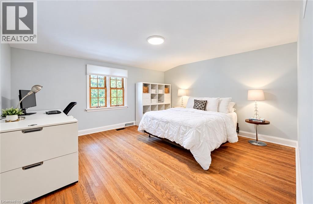 656 Westmount Road W Property Photo 30