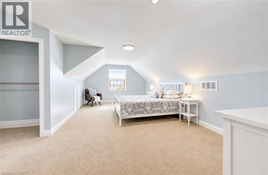 656 Westmount Road W Property Photo 31