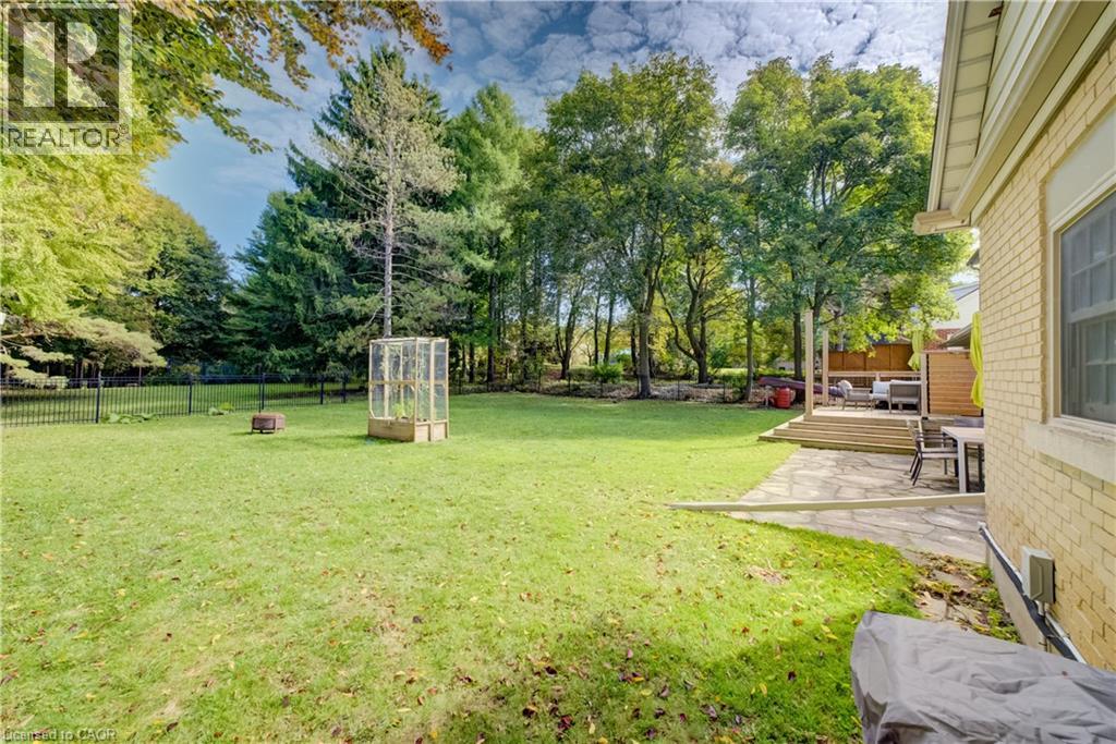 656 Westmount Road W Property Photo 37