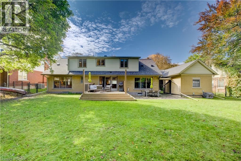 656 Westmount Road W Property Photo 38