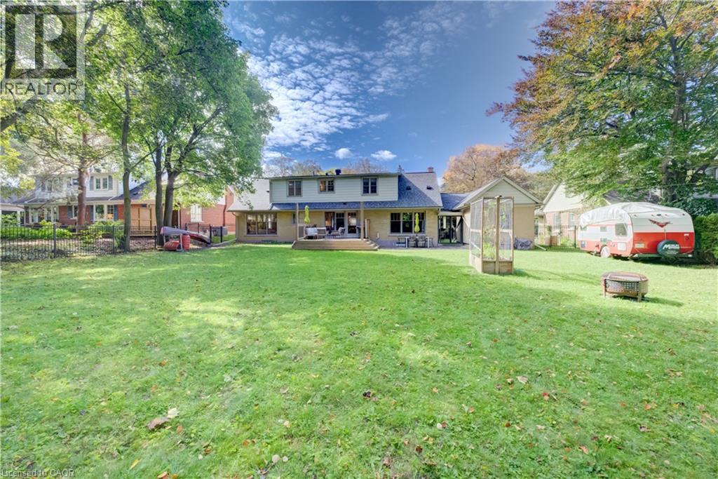 656 Westmount Road W Property Photo 39
