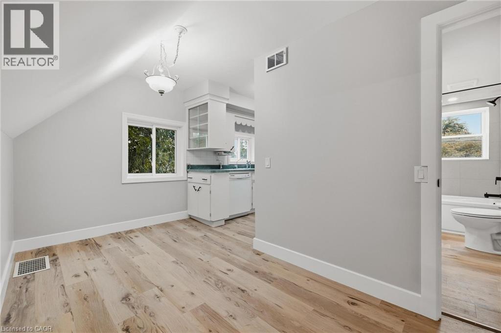 756 Inkerman Street E Property Photo 26