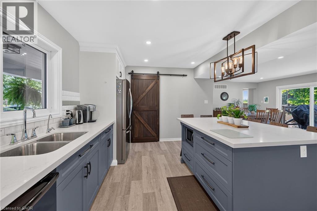 8105 Leeming Road Property Photo 15